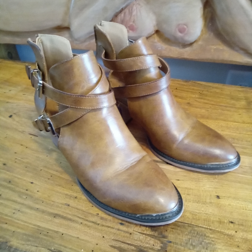 Arider Girl Sz 7.5 Double Buckle Straps Open Side Faux Leather Boots w/2" Heel